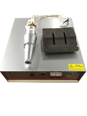 स्वनिर्धारित अल्ट्रासोनिक वेल्डिंग हॉर्न टाइटेनियम या स्टील 15Khz सोनोट्रोड और जनरेटर