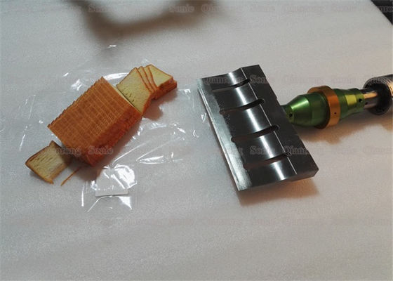 255 मिमी चौड़ाई ब्लेड अल्ट्रासोनिक खाद्य काटने की मशीन 220V या 110V 20Khz 380 * 250 * 150 मिमी